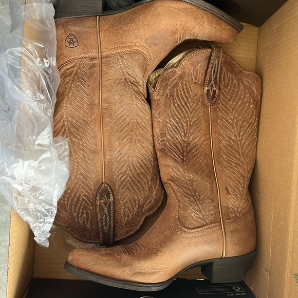 Boots - Picture 2 of 3